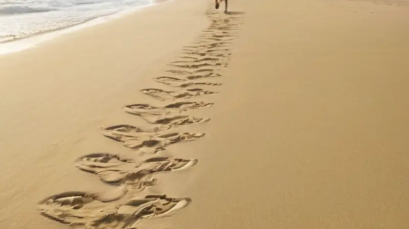 Escena de playa con un corredor en acción