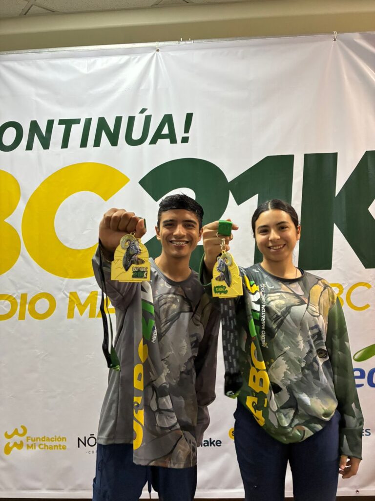 playera medio maraton UABC 2025